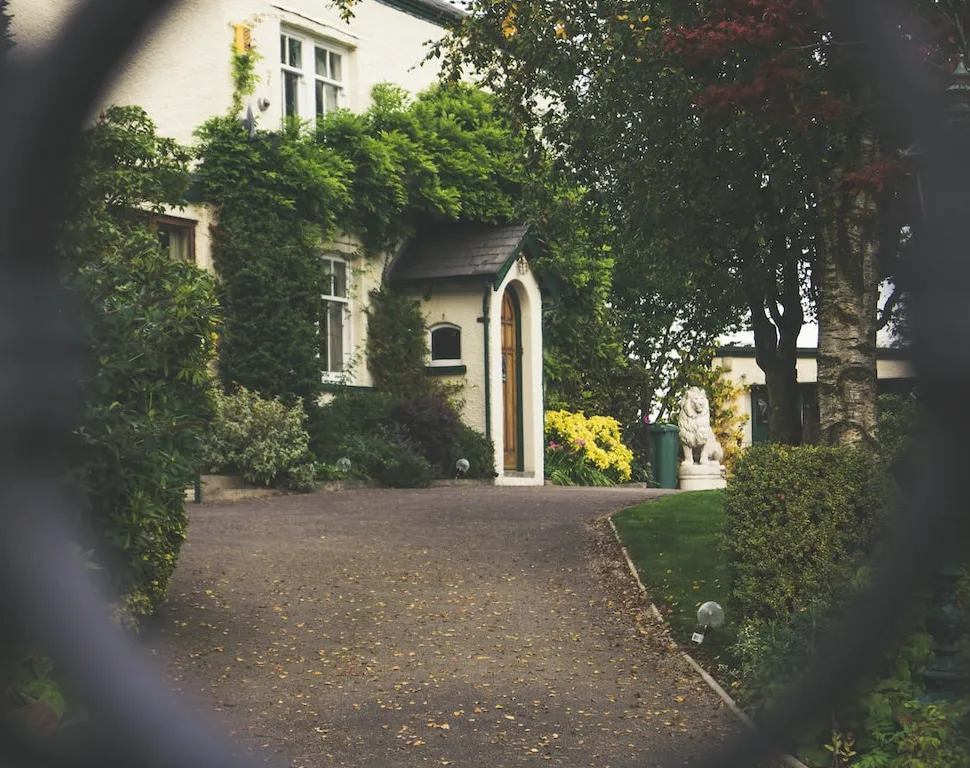 pressure washer for cleaning driveways