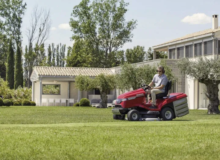 Honda HF2417 HME Ride-On Lawnmower