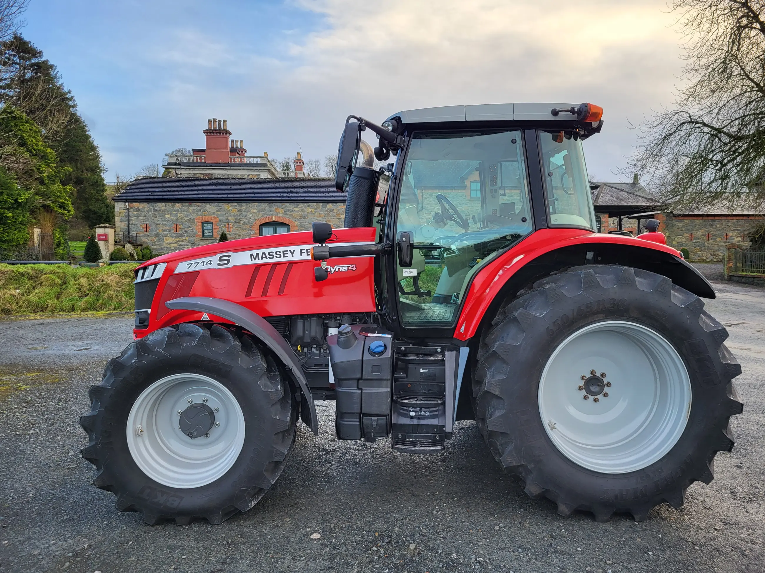 Massey Ferguson 7714S