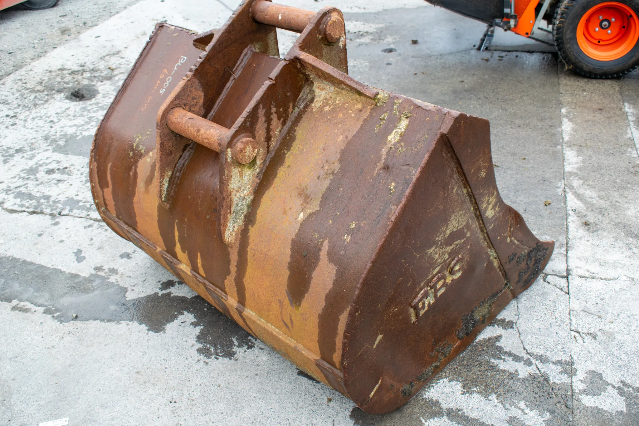 4ft Digging bucket 65mm Pin