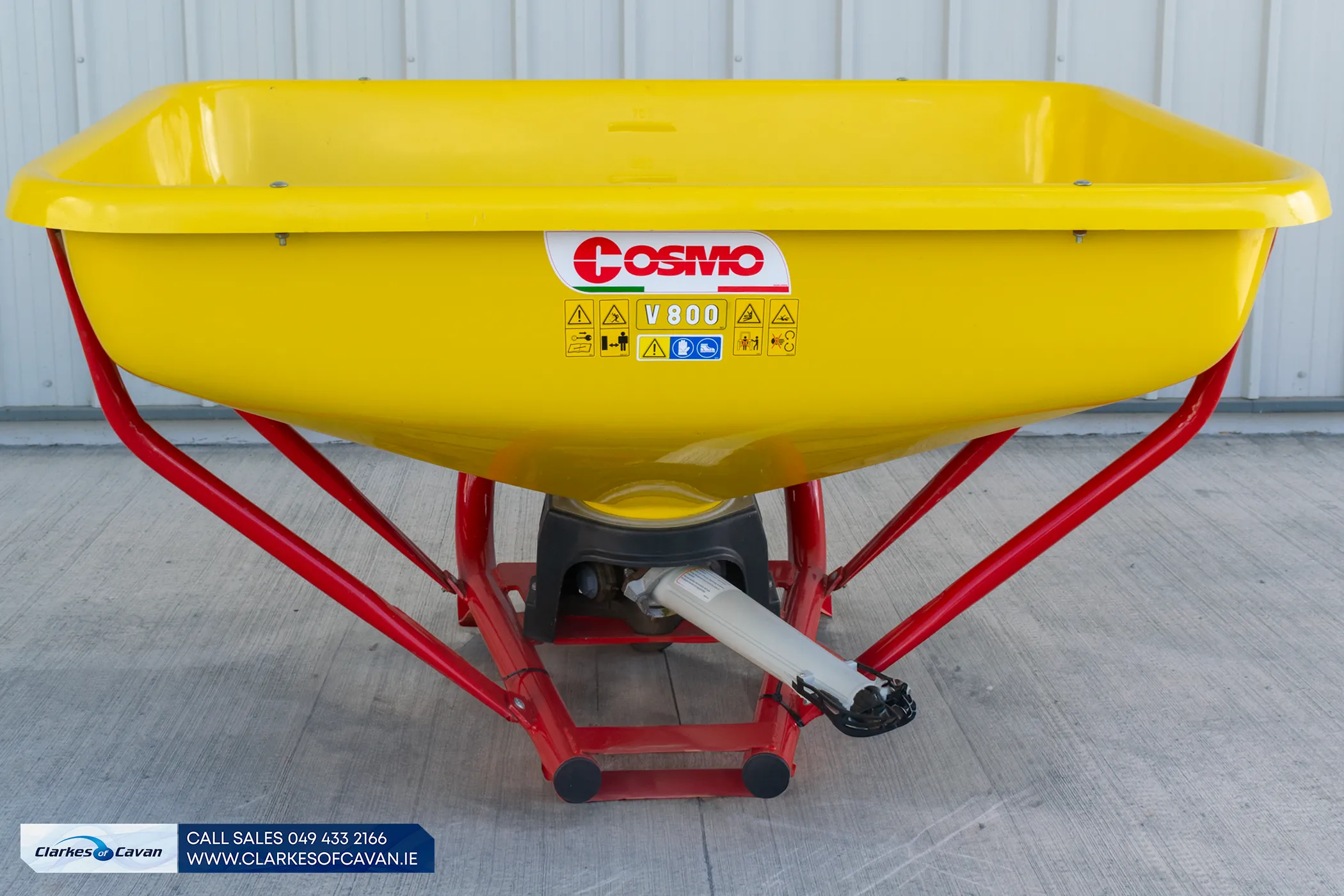 Cosmo V800 Fertiliser Spreader