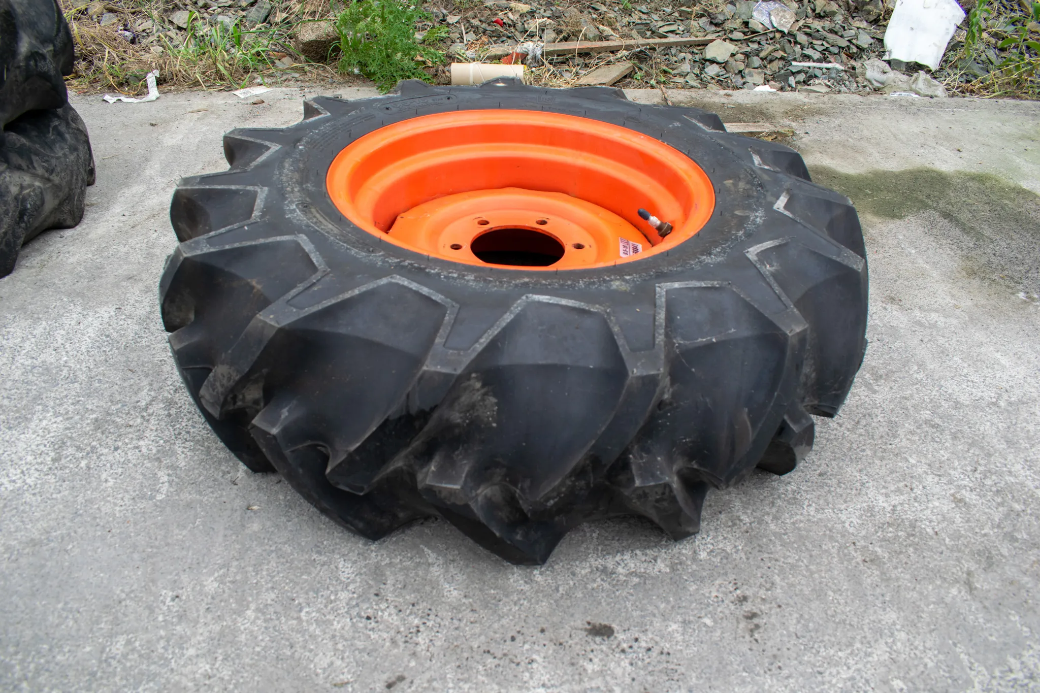 Bridgestone Tyre 9.5-16
