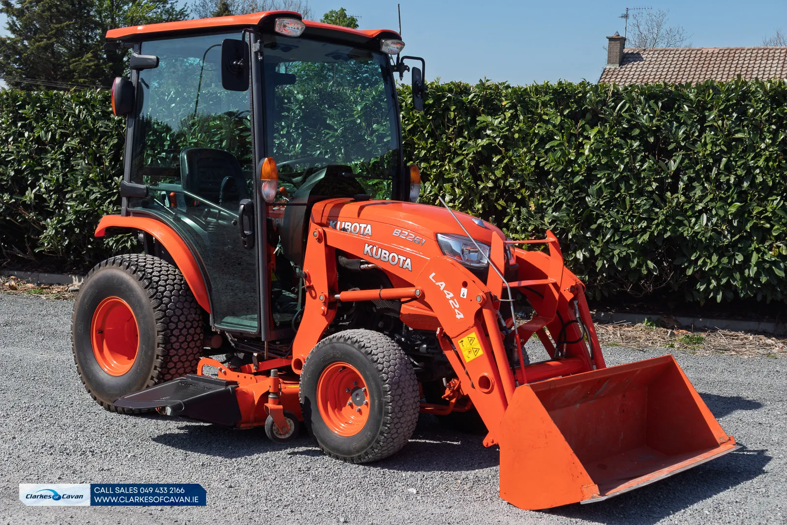 Kubota B2-261 with Loader and Deck