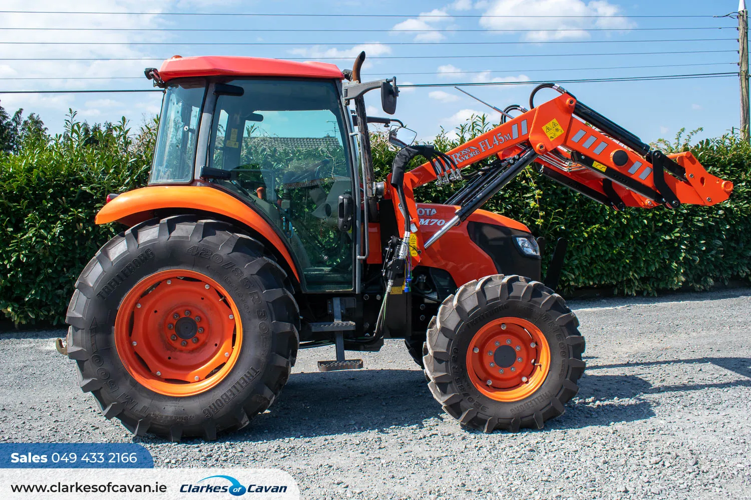 2011 Kubota M7040 with Loader