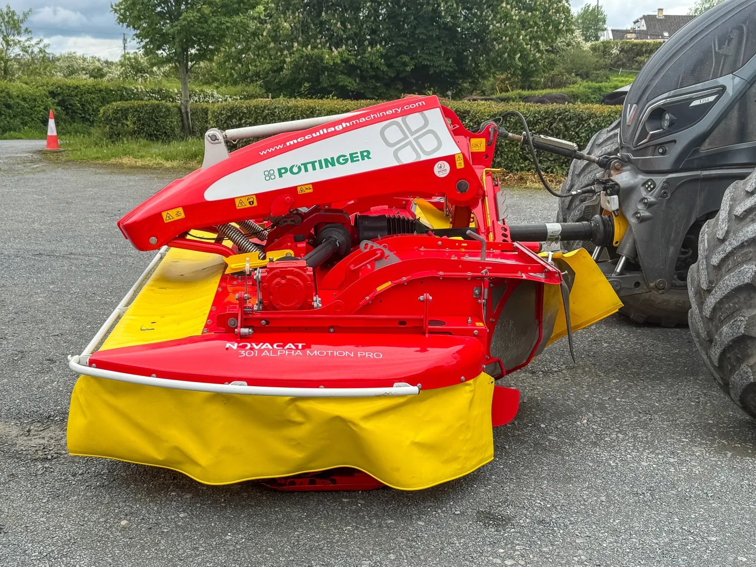 Pottinger Novacat 301 Alpha Motion Pro Front Mower + Novacat 302CF Rear Mower