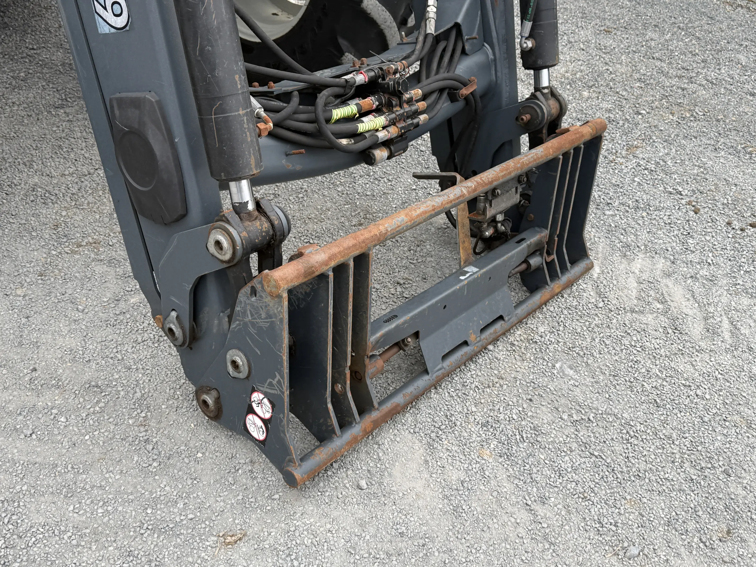 Valtra N103 HiTech 5 with Loader