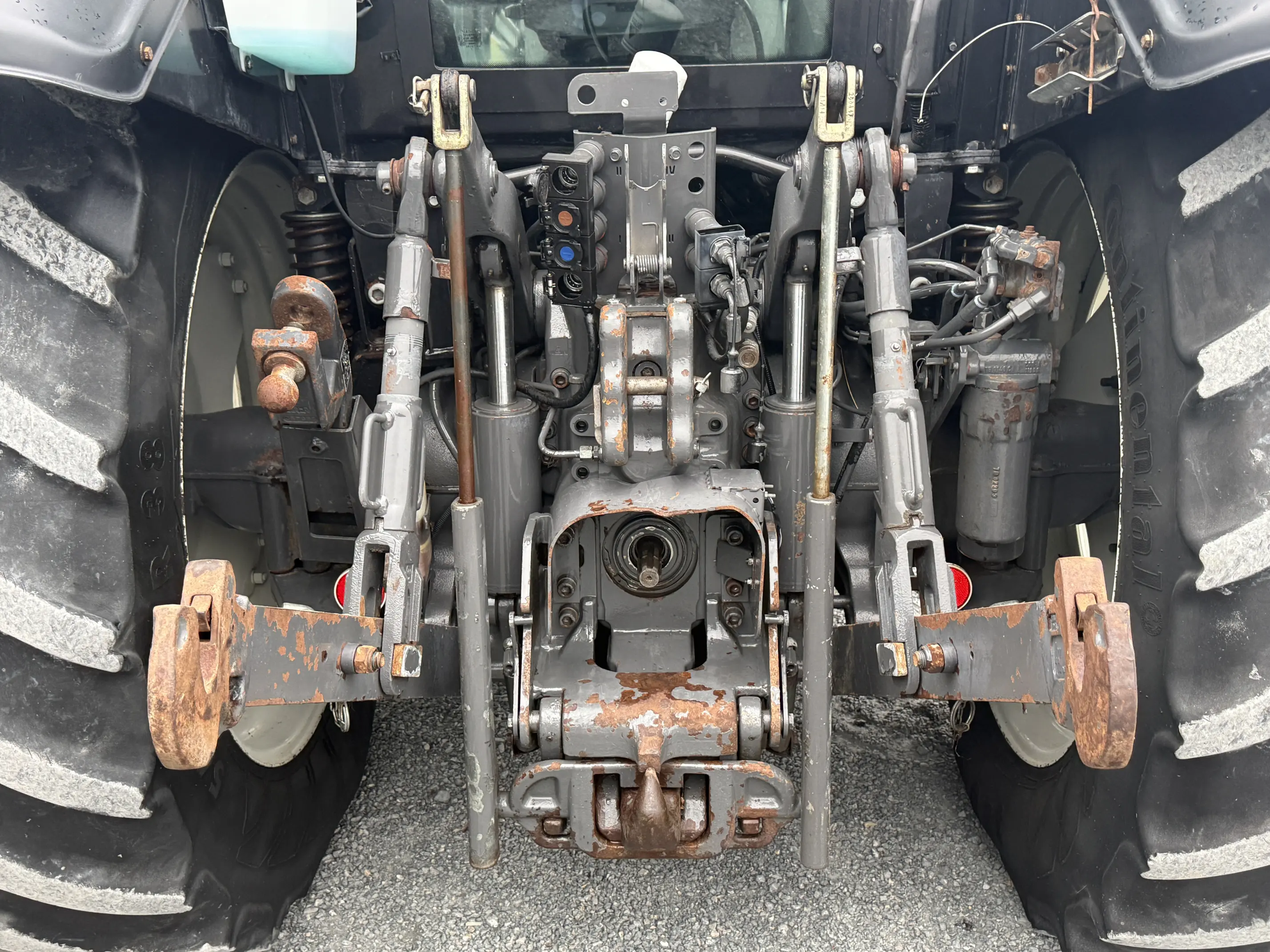 Valtra N103 HiTech 5 with Loader