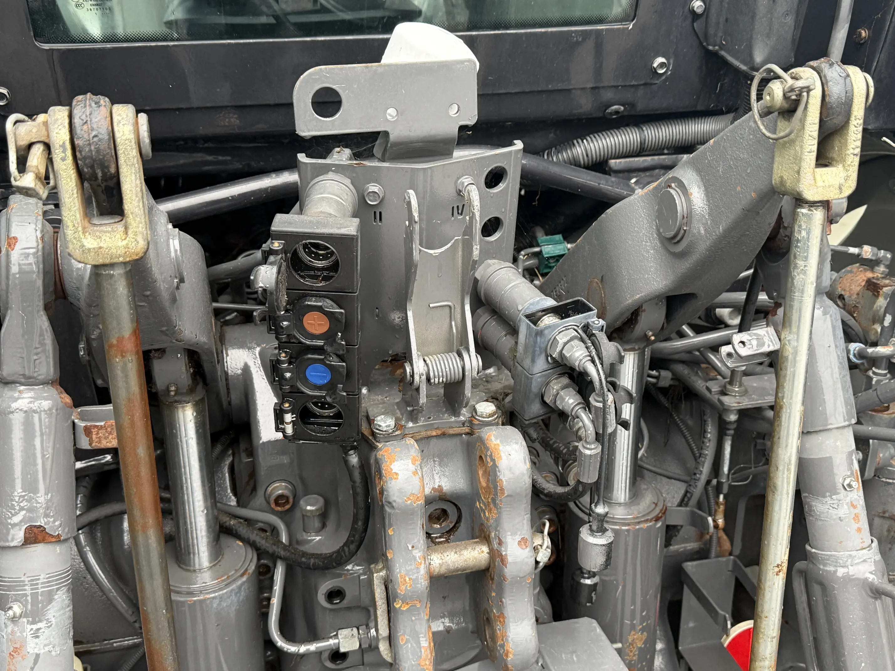 Valtra N103 HiTech 5 with Loader