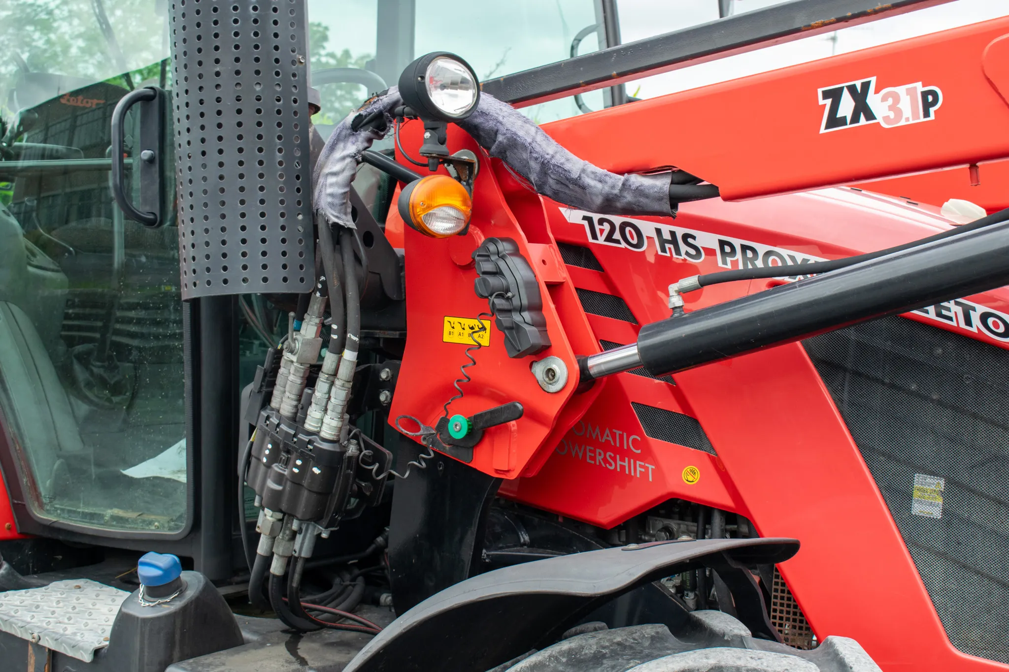 Zetor Proxima HS120 with Loader