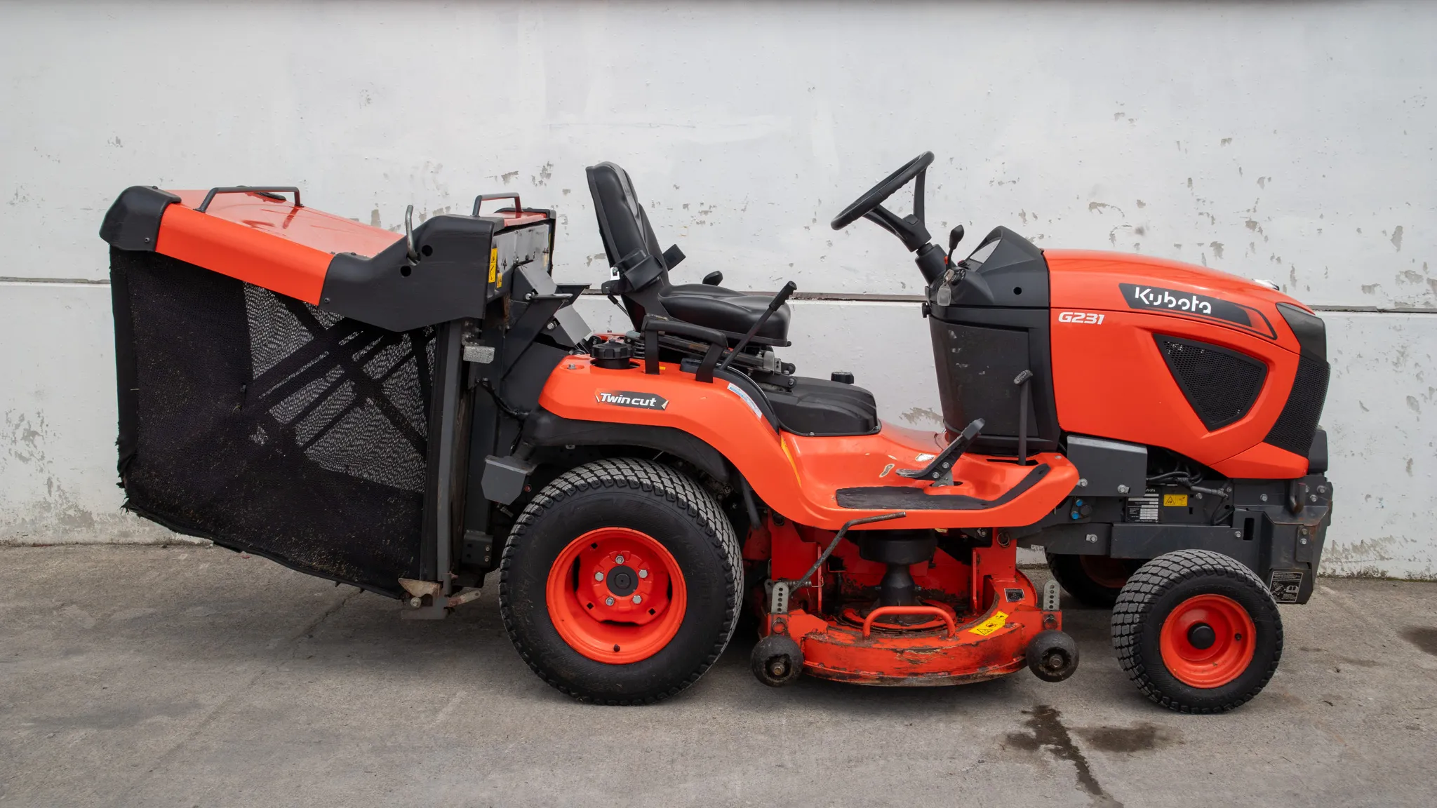 Used 2023 Kubota G231LD Lawnmower