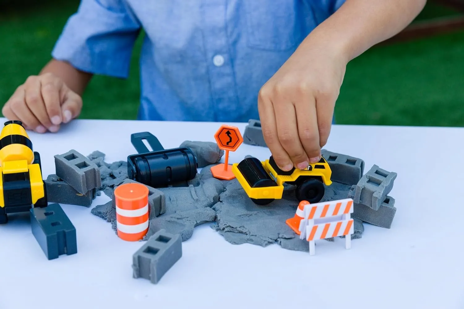 CAT Dig N’ Build Concrete Playset 10oz