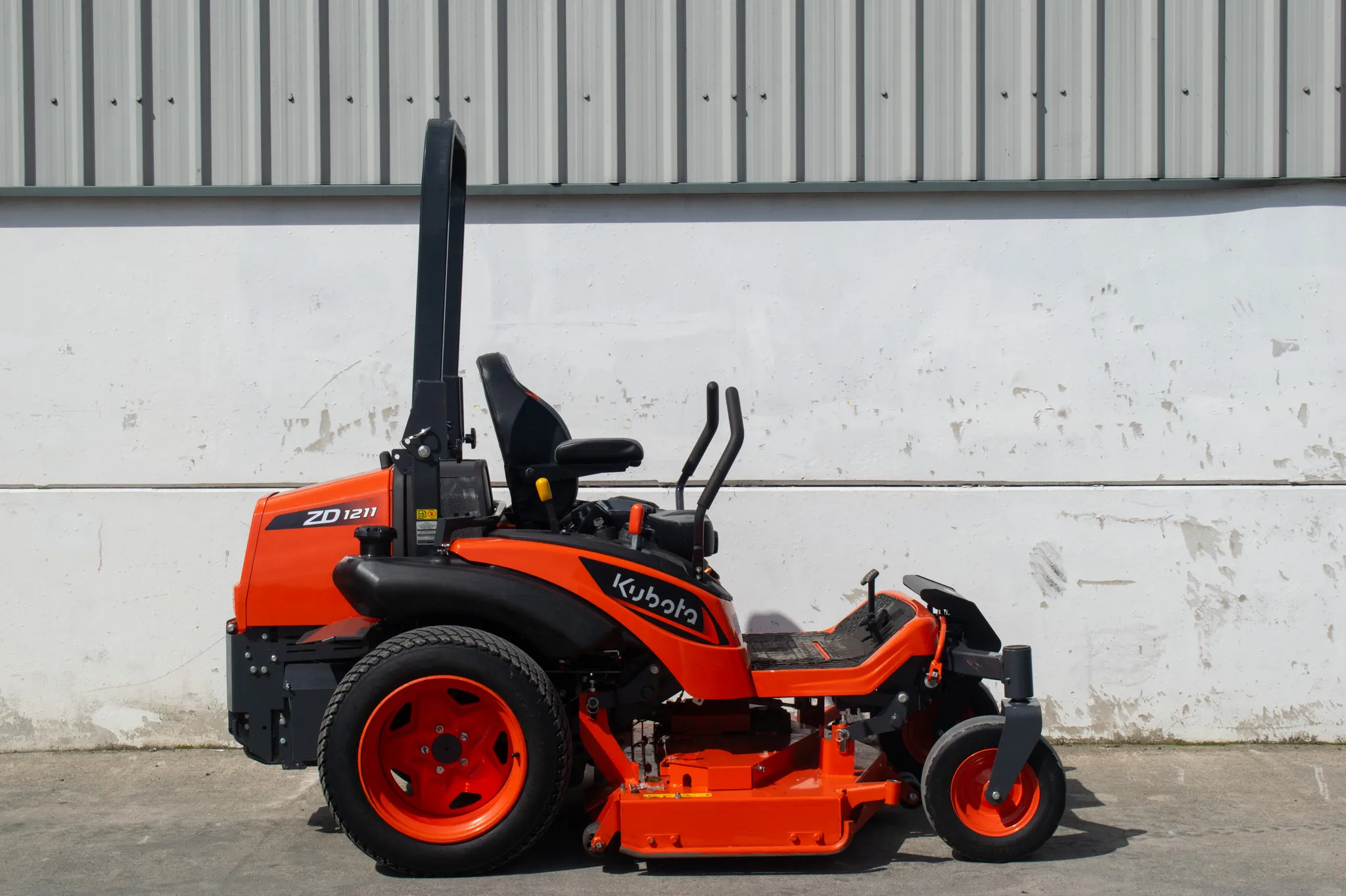Used Kubota ZD1211 Zero Turn Lawnmower
