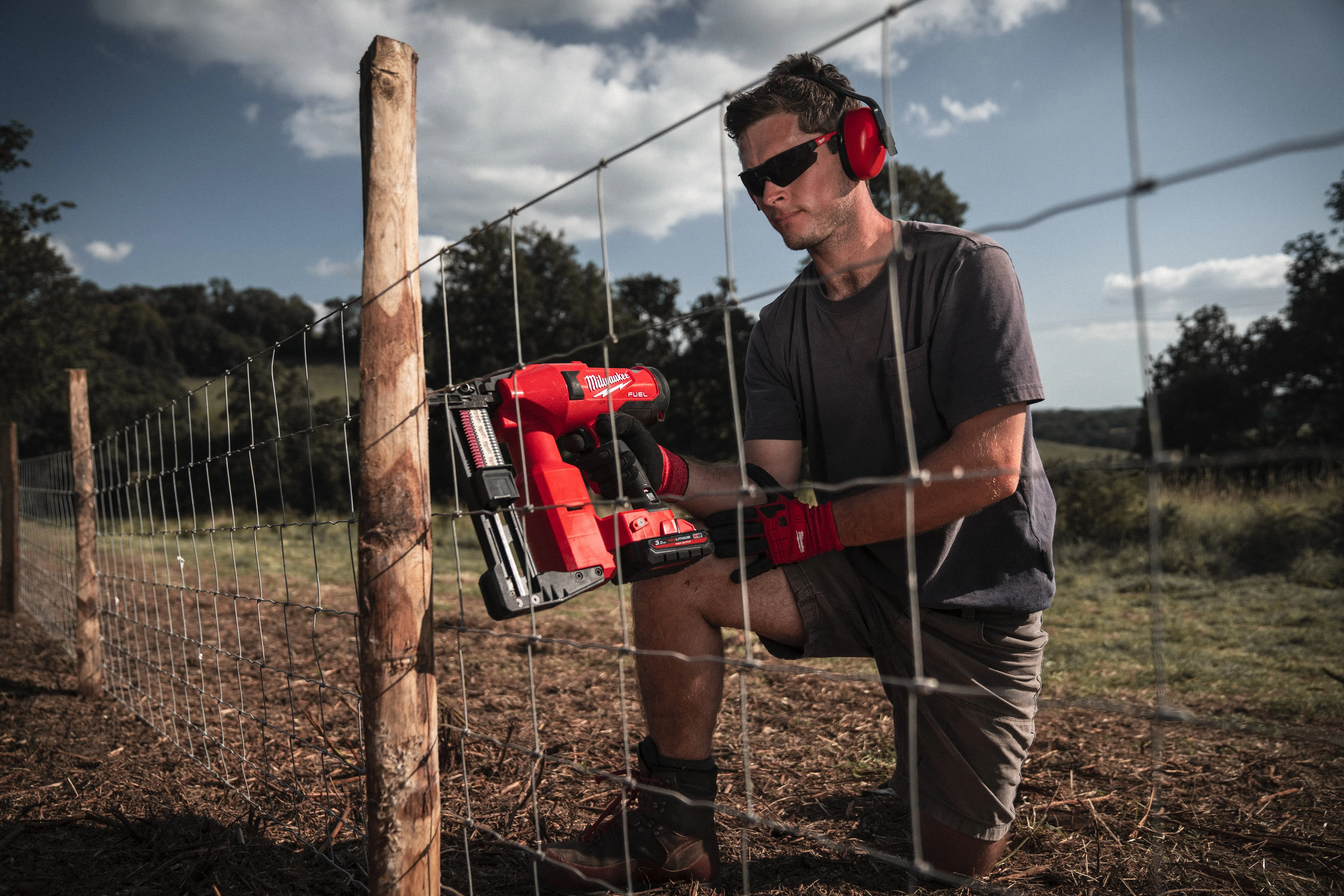 Milwaukee M18 18V Fuel Fencing Stapler Staple Gun (Bare Unit)