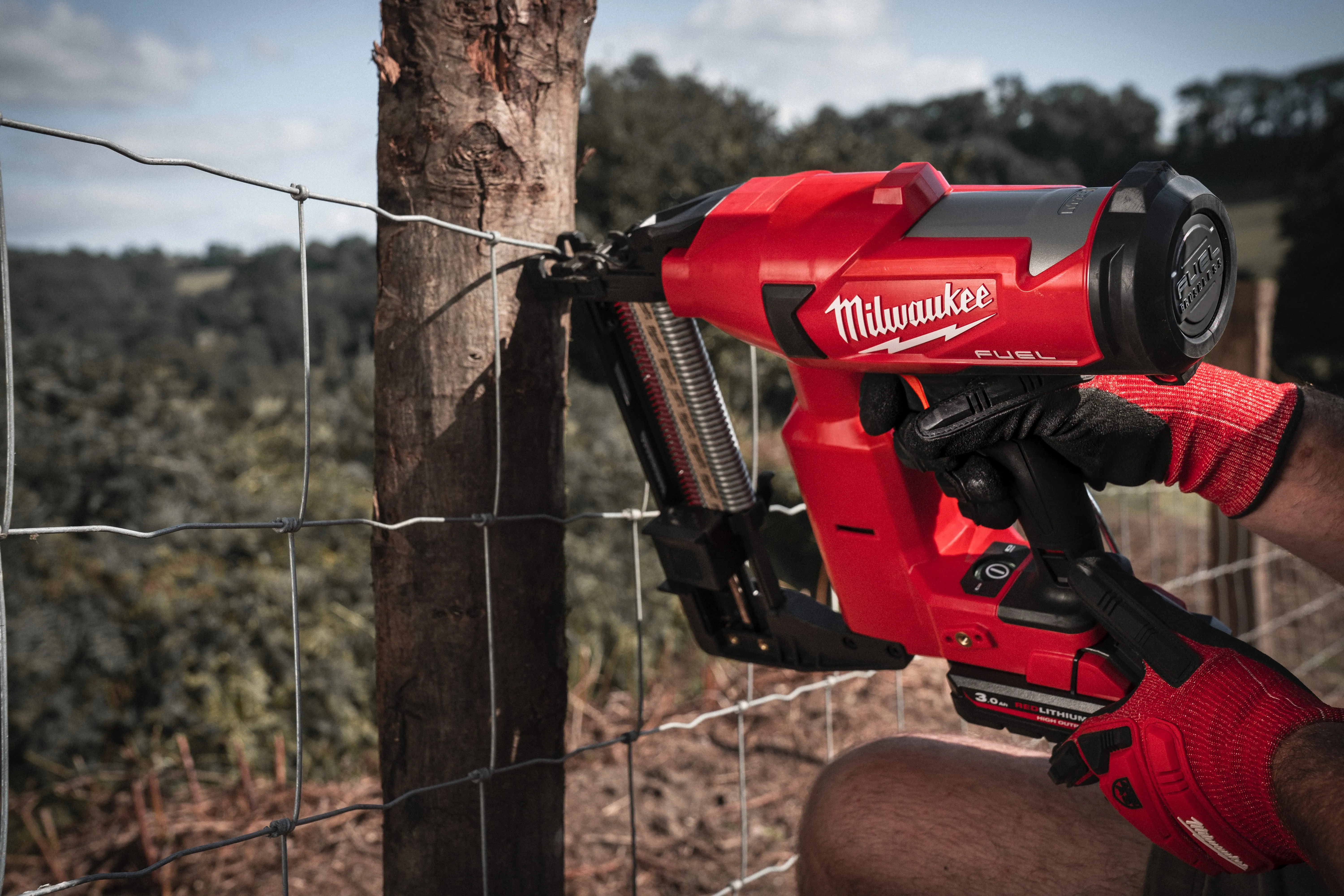 Milwaukee M18 18V Fuel Fencing Stapler Staple Gun (Bare Unit)