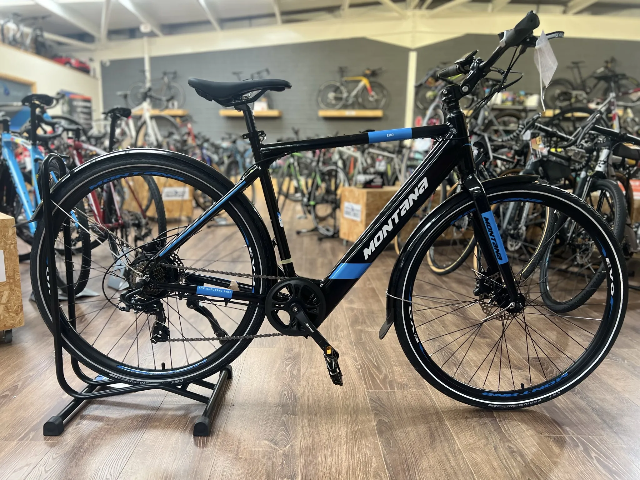 Montana E Bike Evo Men s Hybrid Bike 20