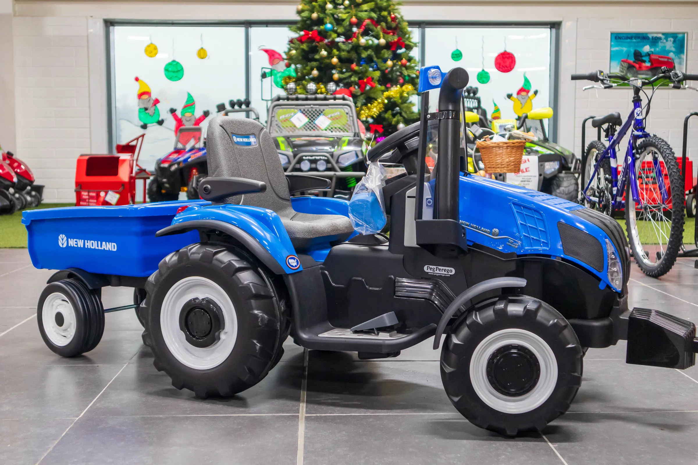 Peg Perego New Holland T8 Tractor Trailer Clarkes of Cavan