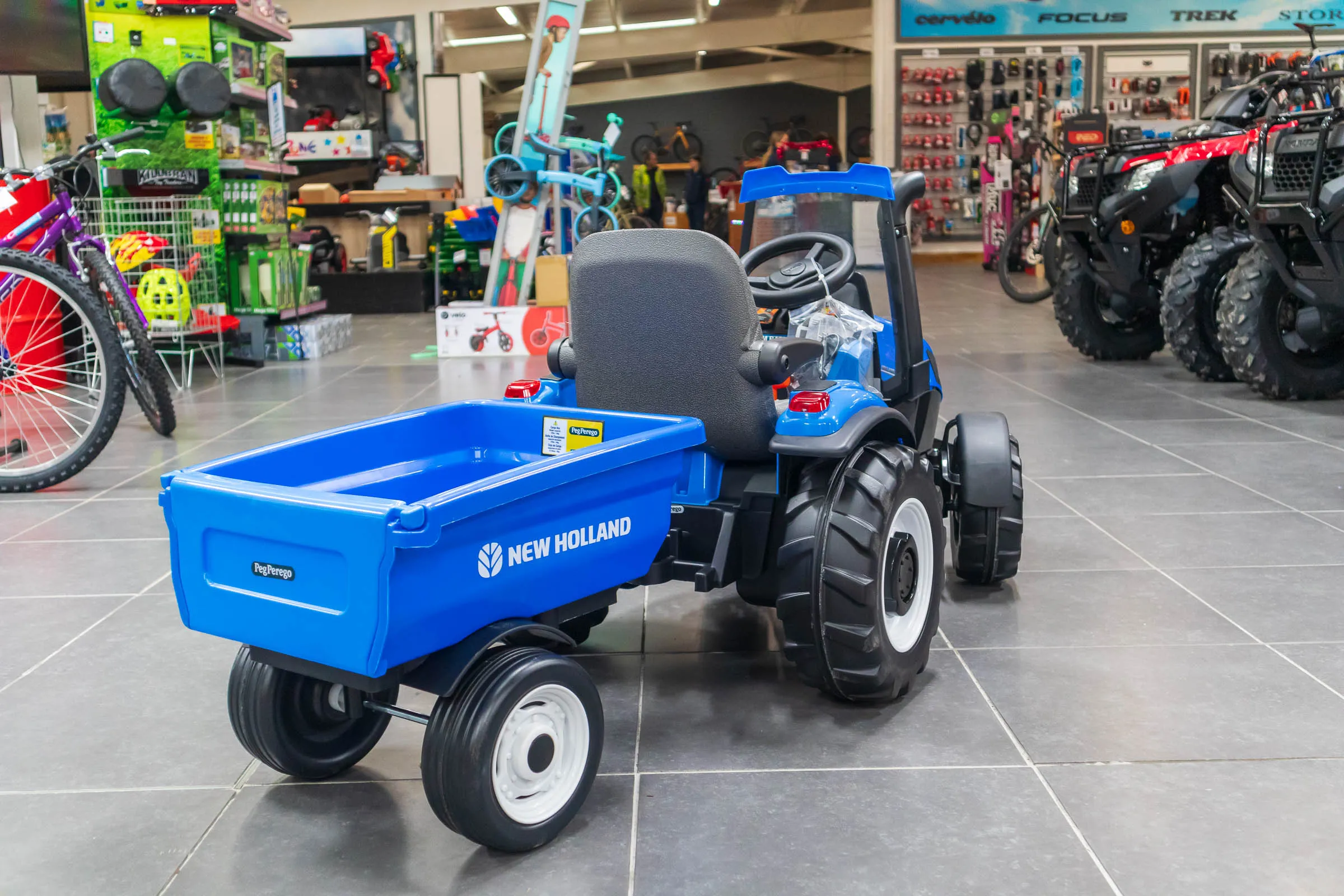 Peg perego new holland tractor top