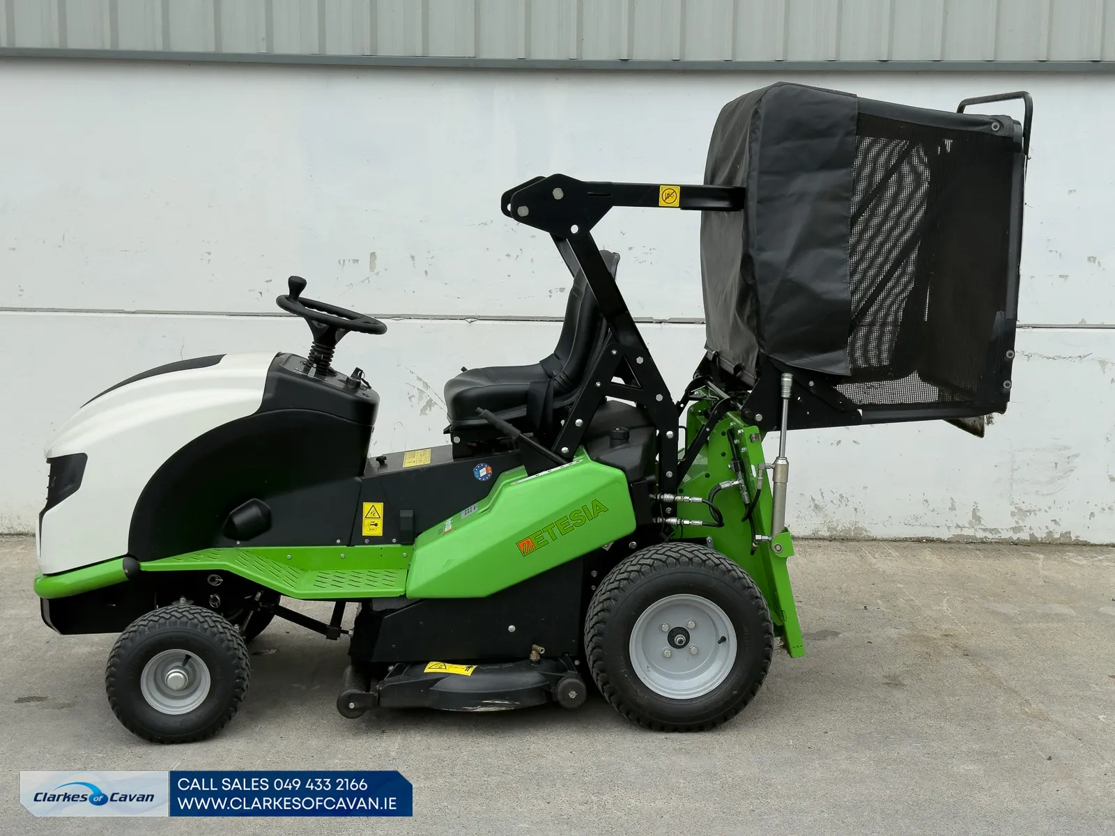 Used 2023 Etesia Hydro 100 Lawnmower