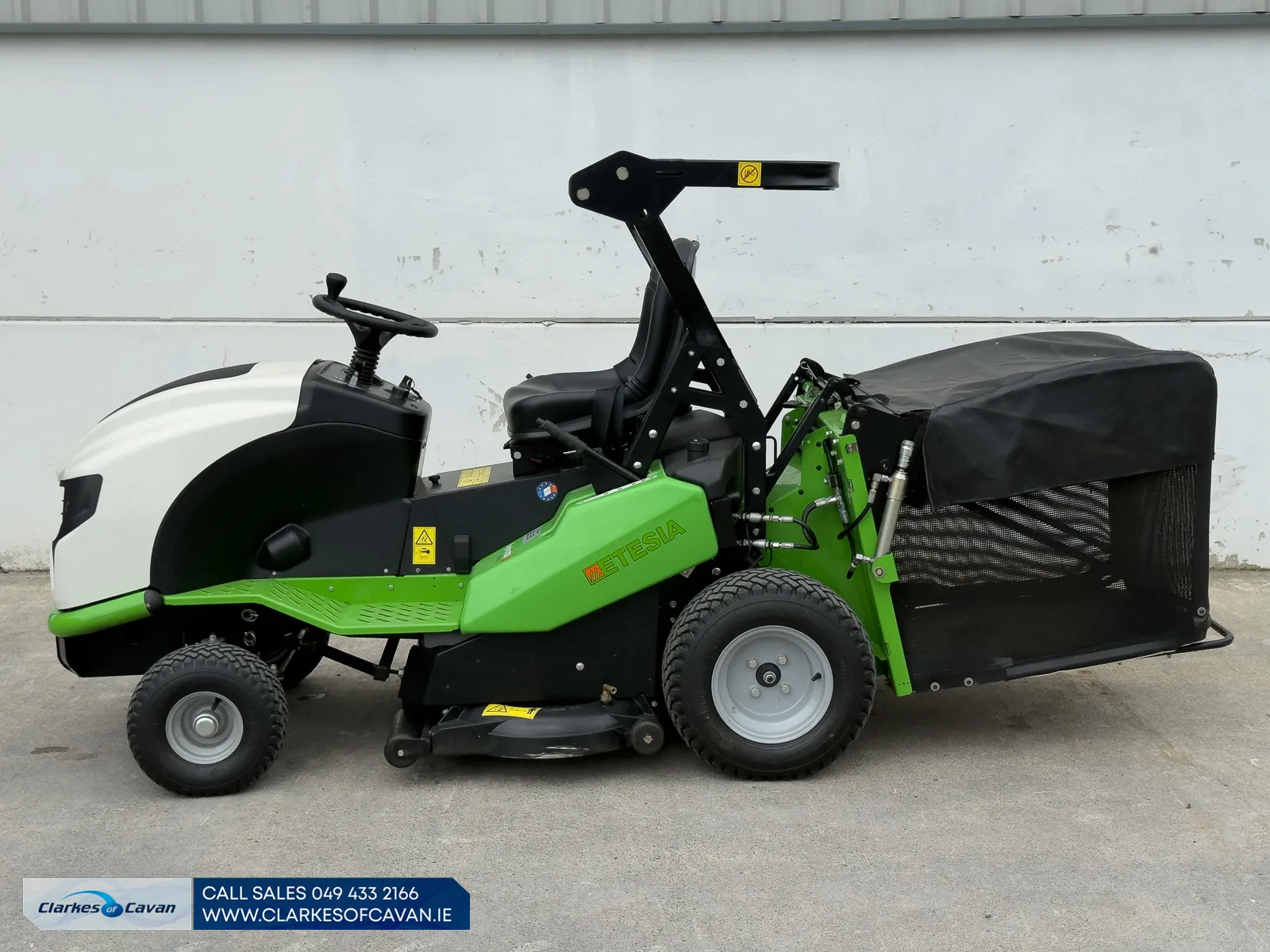 Used 2023 Etesia Hydro 100 Lawnmower
