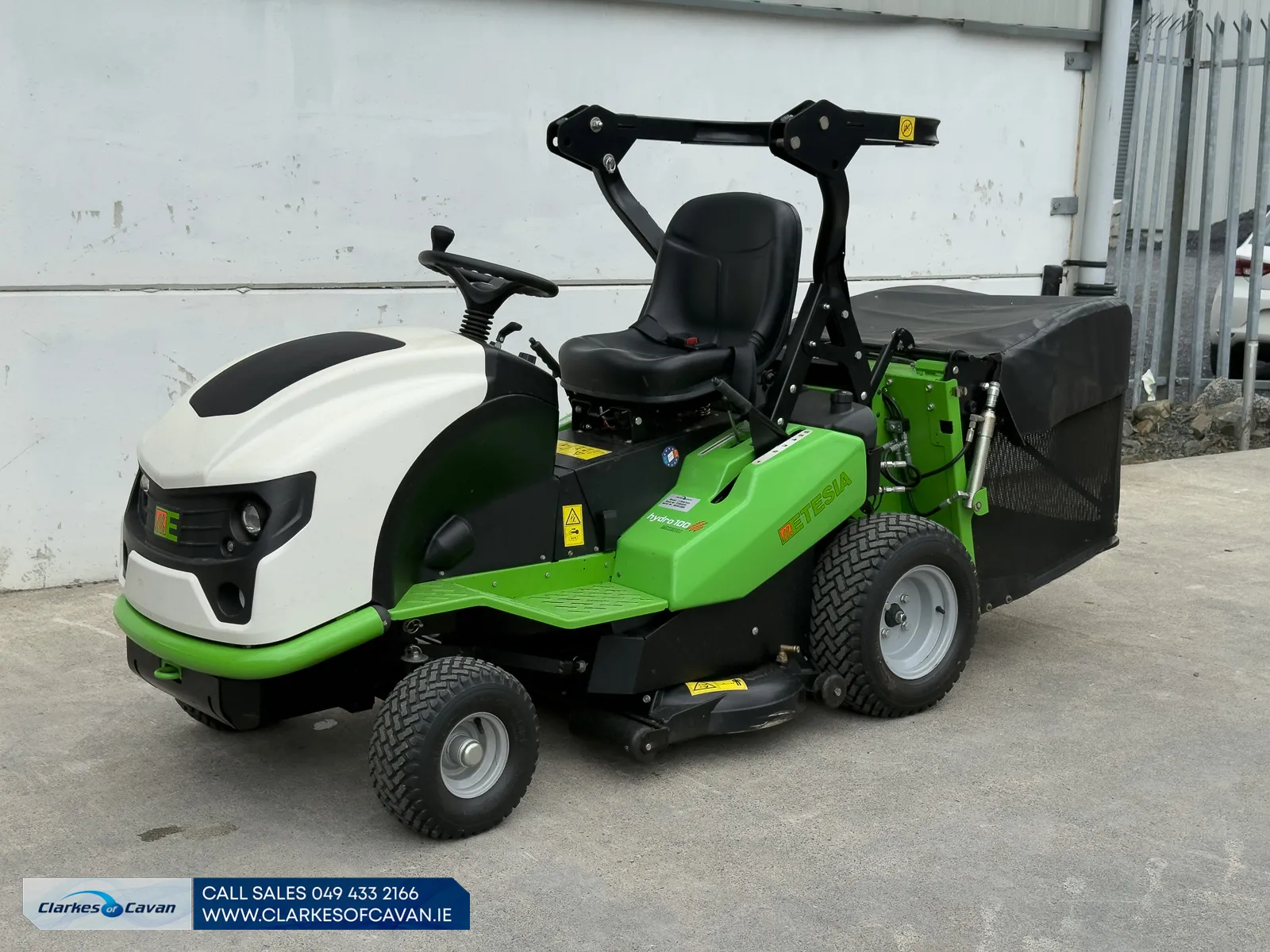 Used 2023 Etesia Hydro 100 Lawnmower