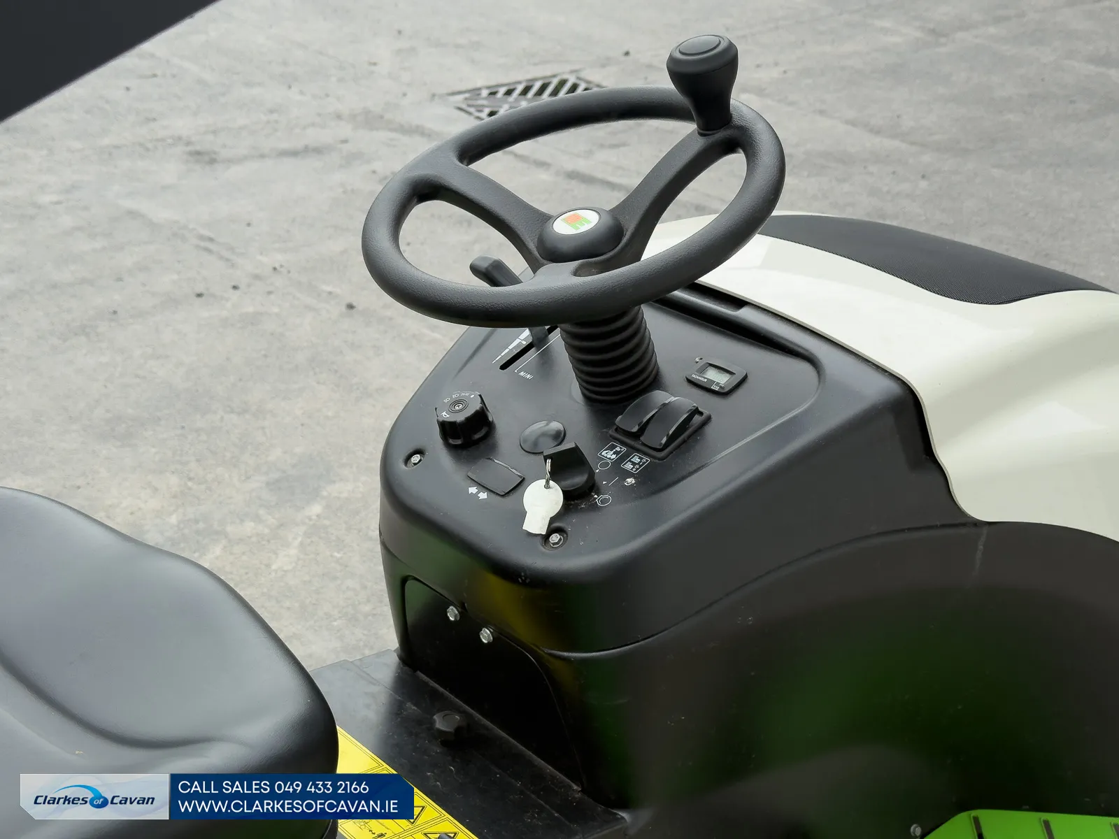 Used 2023 Etesia Hydro 100 Lawnmower