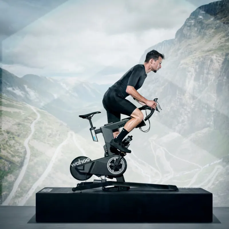 Bicicleta wahoo kickr indoor training 2025 bike