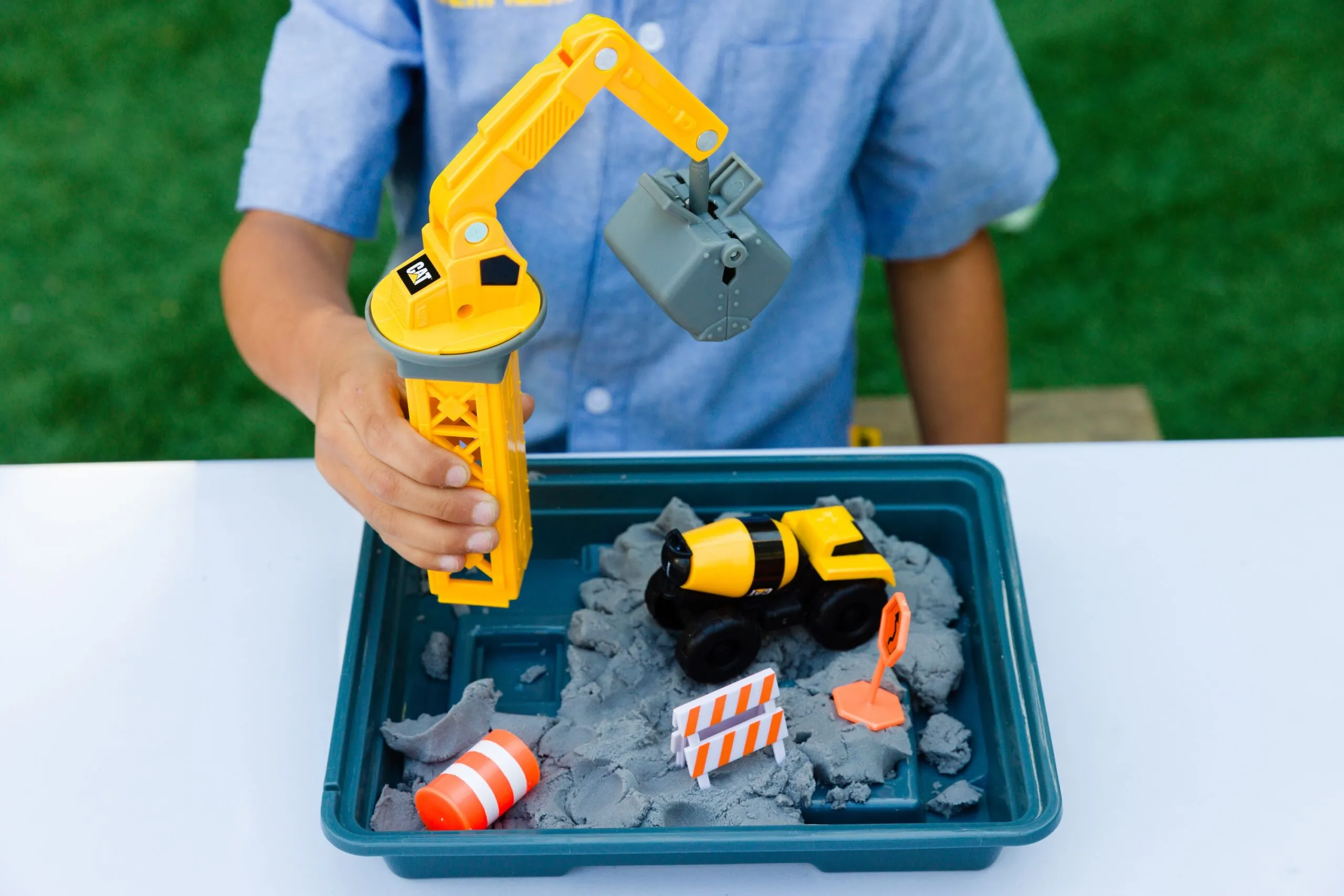 CAT Dig N’ Build Concrete Playset 12oz